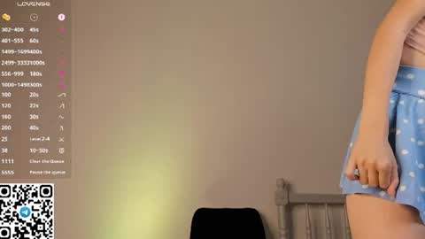 Snapshot of tyty_pupu chatting on 18, 6, 2026 Christine 3 Next broadcast tomorrow at 2100 GMT 5 online show from 18, 6, 2026