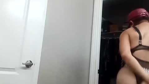 Snapshot of uandme_baby chatting on 3, 10, 2025 Azelia B online show from 3, 10, 2025