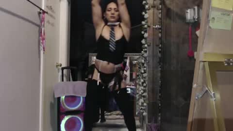 Snapshot of uandme_baby chatting on 11, 11, 2025 Azelia B online show from 11, 11, 2025