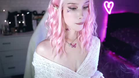 Izzy    online show from 27, 1, 2025