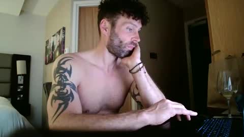 ukguyitsme online show from 13, 5, 2026