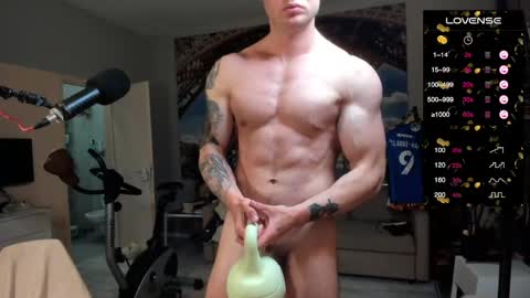 Snapshot of ukgymboy chatting on 30, 4, 2026 James Iron online show from 30, 4, 2026