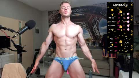 Snapshot of ukgymboy chatting on 31, 5, 2026 James Iron online show from 31, 5, 2026