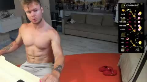 Snapshot of ukgymboy chatting on 27, 7, 2026 James Iron online show from 27, 7, 2026