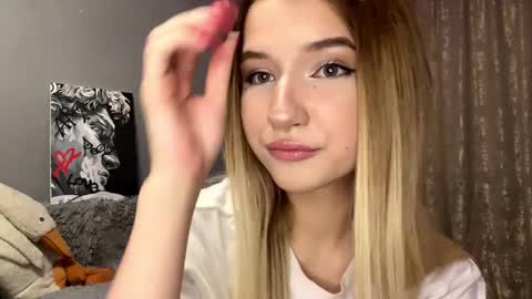 Vikki online show from 4, 12, 2025