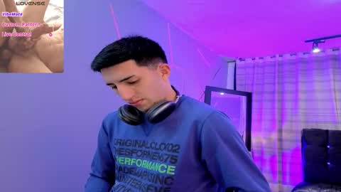 Snapshot of un_sluttyy chatting on 15, 12, 2025 un_sluttyy online show from 15, 12, 2025