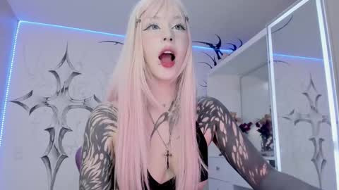 Elle Danielle  online show from 1, 3, 2025