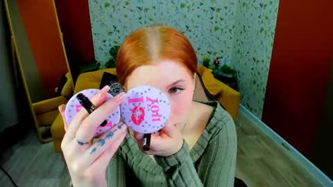 Snapshot of unicent chatting on 17, 5, 2026 Call me Mira thumbs up its make me happy online show from 17, 5, 2026