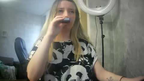 Snapshot of universeemily chatting on 31, 10, 2025 UniverseEmily online show from 31, 10, 2025
