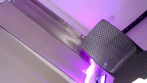 ur_caroline18 online show from 4, 10, 2025