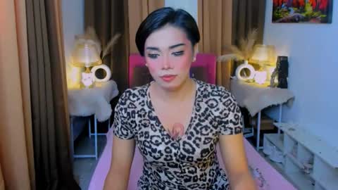 Snapshot of urasian_olivia1 chatting on 17, 12, 2025 Olivia online show from 17, 12, 2025