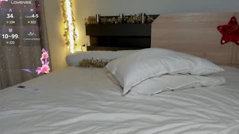 Snapshot of urblonde001 chatting on 23, 12, 2024 Ksenia Pterson online show from 23, 12, 2024