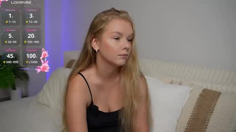 Snapshot of urblonde001 chatting on 17, 9, 2025 Ksenia Pterson online show from 17, 9, 2025