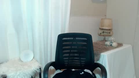urcrushnextdoor_ online show from 13, 1, 2025