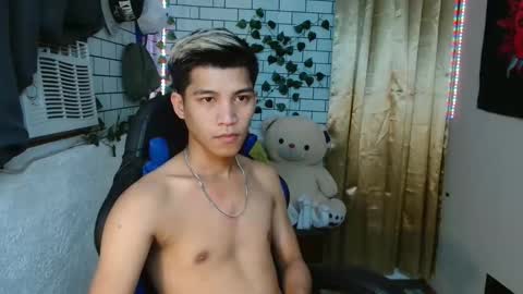 Snapshot of urcutefucking_asianboy chatting on 18, 11, 2025 ASIANBBYBOY online show from 18, 11, 2025