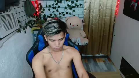 Snapshot of urcutefucking_asianboy chatting on 21, 11, 2025 ASIANBBYBOY online show from 21, 11, 2025