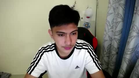 Snapshot of urcuteguy_jhonx chatting on 28, 11, 2025 Dannie online show from 28, 11, 2025