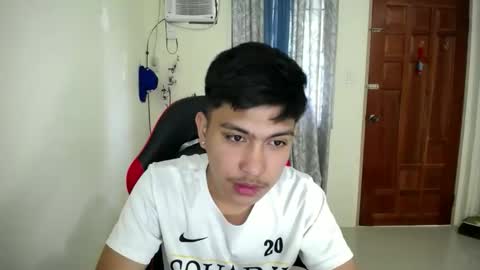 Snapshot of urcuteguy_jhonx chatting on 23, 12, 2025 Dannie online show from 23, 12, 2025