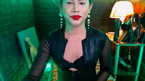Snapshot of urhardcockqueenxxx chatting on 18, 1, 2025 queen norelle online show from 18, 1, 2025