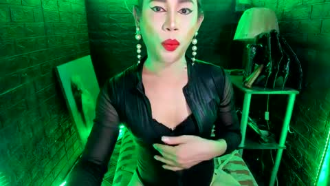 Snapshot of urhardcockqueenxxx chatting on 4, 2, 2025 queen norelle online show from 4, 2, 2025