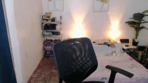 Snapshot of urhotguy_mark chatting on 4, 11, 2025 urhotguy_mark online show from 4, 11, 2025