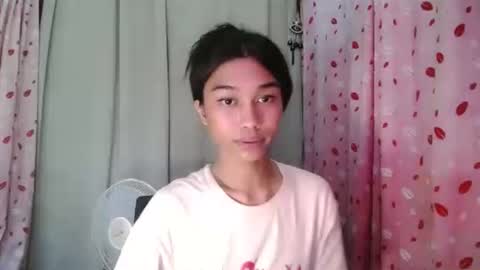 urloverjasmine_xx online show from 13, 4, 2026