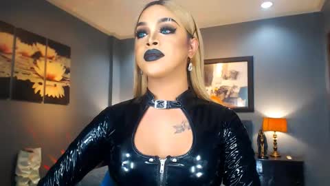 Snapshot of urmajestytyra chatting on 25, 2, 2025 UrMajestyTyra online show from 25, 2, 2025