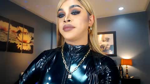 Snapshot of urmajestytyra chatting on 8, 3, 2025 UrMajestyTyra online show from 8, 3, 2025