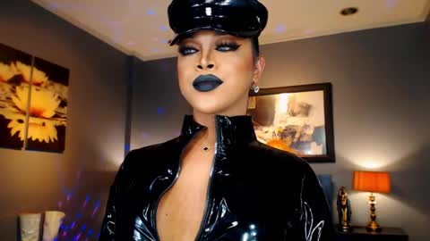 Snapshot of urmajestytyra chatting on 30, 9, 2025 UrMajestyTyra online show from 30, 9, 2025