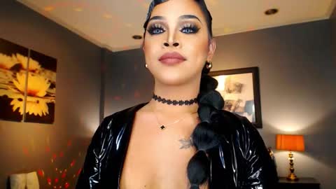 Snapshot of urmajestytyra chatting on 3, 10, 2025 UrMajestyTyra online show from 3, 10, 2025