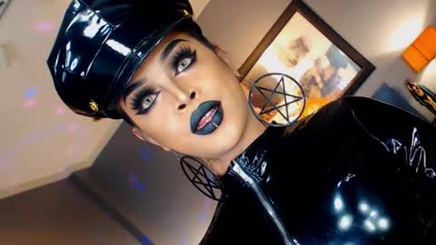 Snapshot of urmajestytyra chatting on 8, 10, 2025 UrMajestyTyra online show from 8, 10, 2025