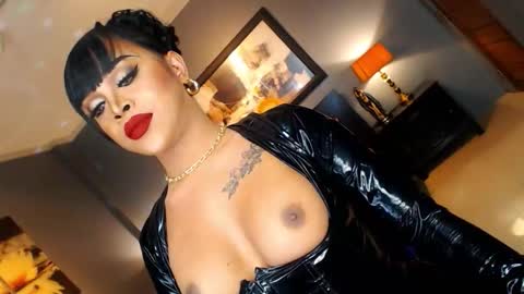 Snapshot of urmajestytyra chatting on 11, 11, 2025 UrMajestyTyra online show from 11, 11, 2025