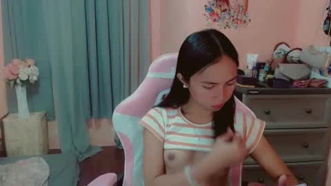 Snapshot of ursexy_michelle chatting on 5, 12, 2024 Your Future Michelle online show from 5, 12, 2024