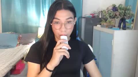 Snapshot of urwetasianprincessxx chatting on 28, 11, 2025 Ashley Kate Mateo Gray online show from 28, 11, 2025
