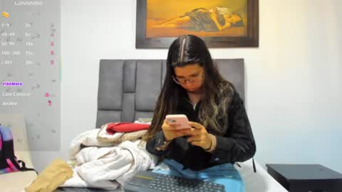 Snapshot of vahiolet_smith chatting on 7, 7, 2026 Vahiolet smith online show from 7, 7, 2026