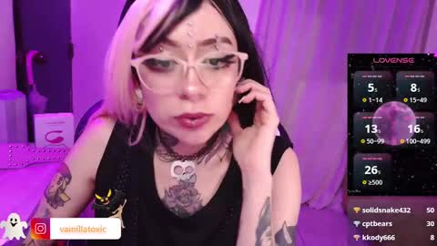 Vainilla Independent model online show from 13, 2, 2025