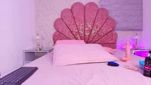 Vaiolet colls online show from 19, 6, 2026
