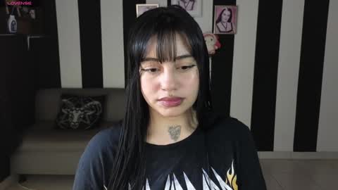 Snapshot of val_bardot1 chatting on 5, 1, 2025 first of all... who are u online show from 5, 1, 2025