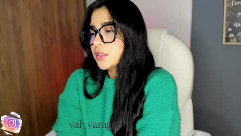 Snapshot of val_varago chatting on 22, 12, 2025 val_varago online show from 22, 12, 2025