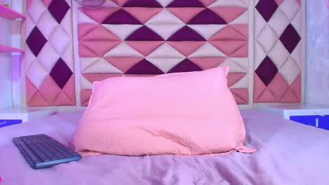 Snapshot of vale_castro1 chatting on 19, 9, 2025 Valentina online show from 19, 9, 2025