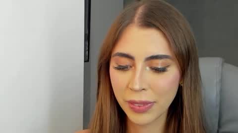 Snapshot of valenjonex chatting on 4, 1, 2025 Angela online show from 4, 1, 2025