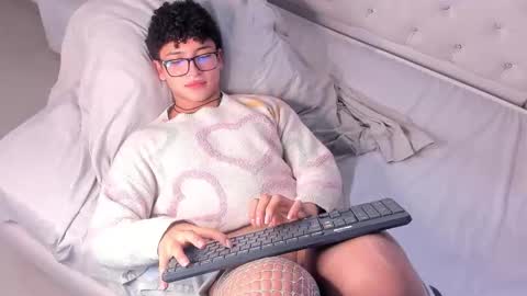 Valentin0 online show from 4, 12, 2025