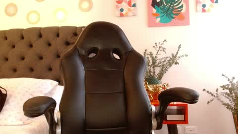 Valen Ferrer online show from 8, 4, 2026