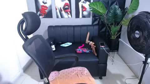 Snapshot of valentina_mature chatting on 6, 5, 2026 Valentina online show from 6, 5, 2026