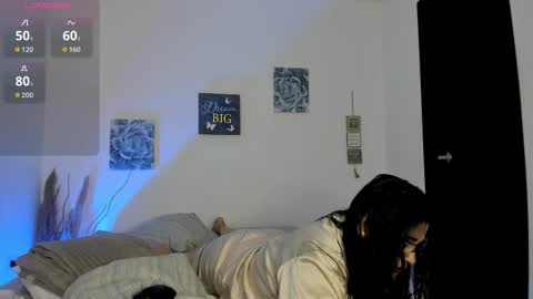 Snapshot of valentina_owens chatting on 25, 11, 2025 valentina_owens online show from 25, 11, 2025