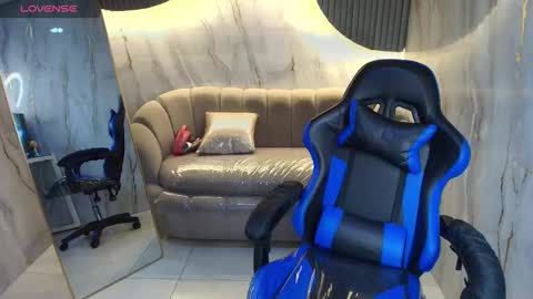 Snapshot of valentina_r_ chatting on 30, 11, 2025 Valentina online show from 30, 11, 2025