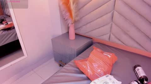 Mia  online show from 16, 11, 2025