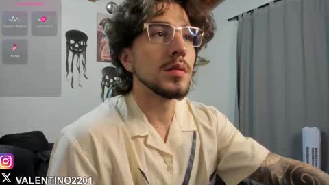 Snapshot of valentino2201 chatting on 31, 10, 2025 valentino online show from 31, 10, 2025