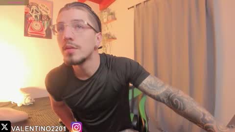 Snapshot of valentino2201 chatting on 12, 11, 2025 valentino online show from 12, 11, 2025