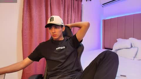 valentino_rey online show from 18, 4, 2026